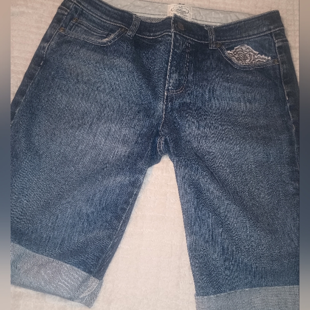 WHITEHOUSE Blanc Black Market Jean Shorts sz 6.Flower Accents On Pockets.Casual